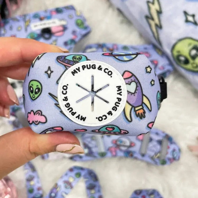 My Pug & Co. - Hundbajsväska Hållare | Tillbehör för hundar | Hundbajspåsedispenser | Hundtillbehör | Hundbajsväska Hållare | Hundtillbehör för hundbajsväskor Aliens Exist 