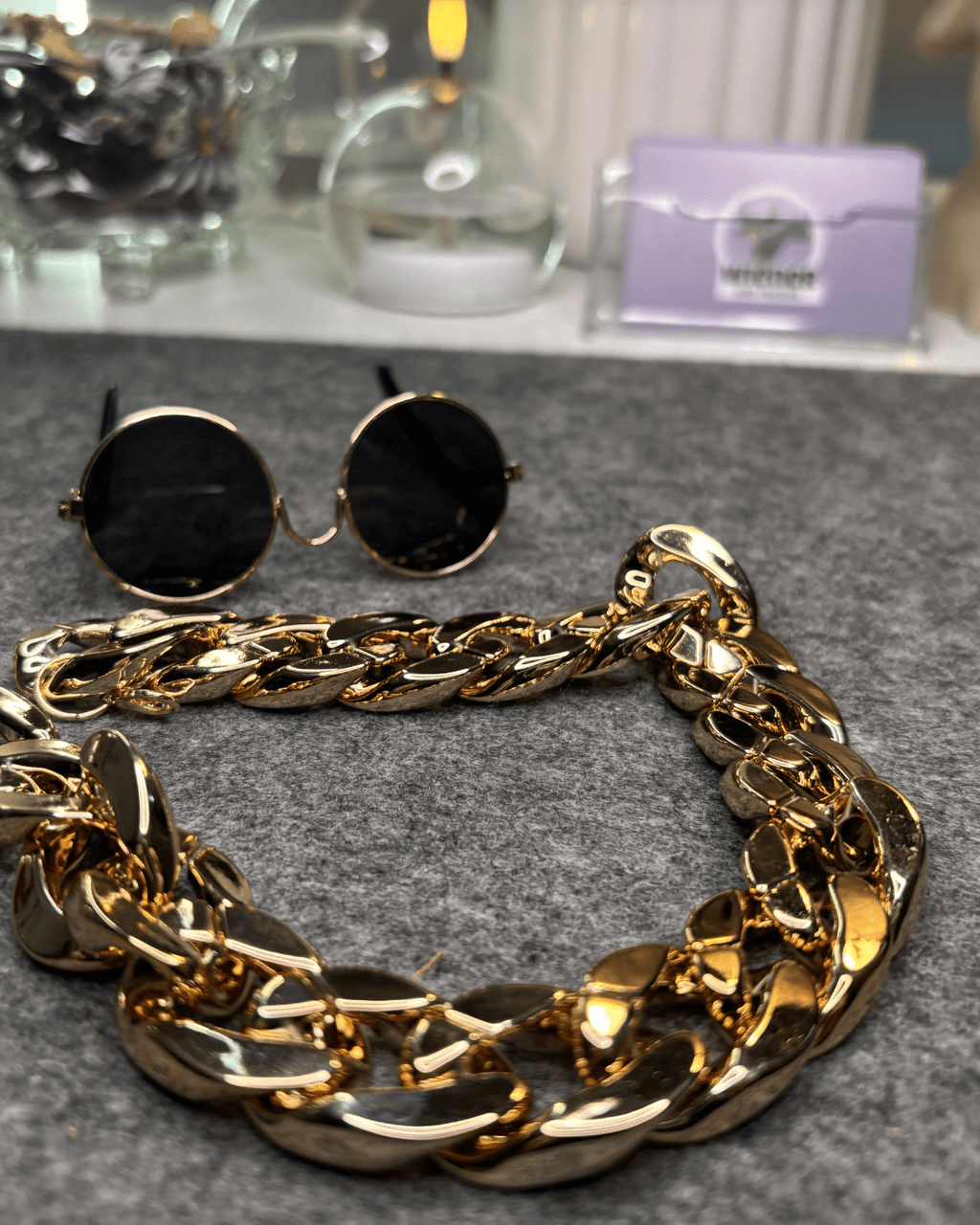 Bling Kit för hund – Glasögon & Guldkedja Hattar & Accessoarer
