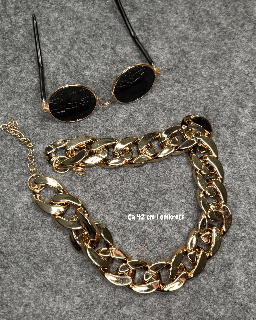 Bling Kit för hund – Glasögon & Guldkedja Hattar & Accessoarer