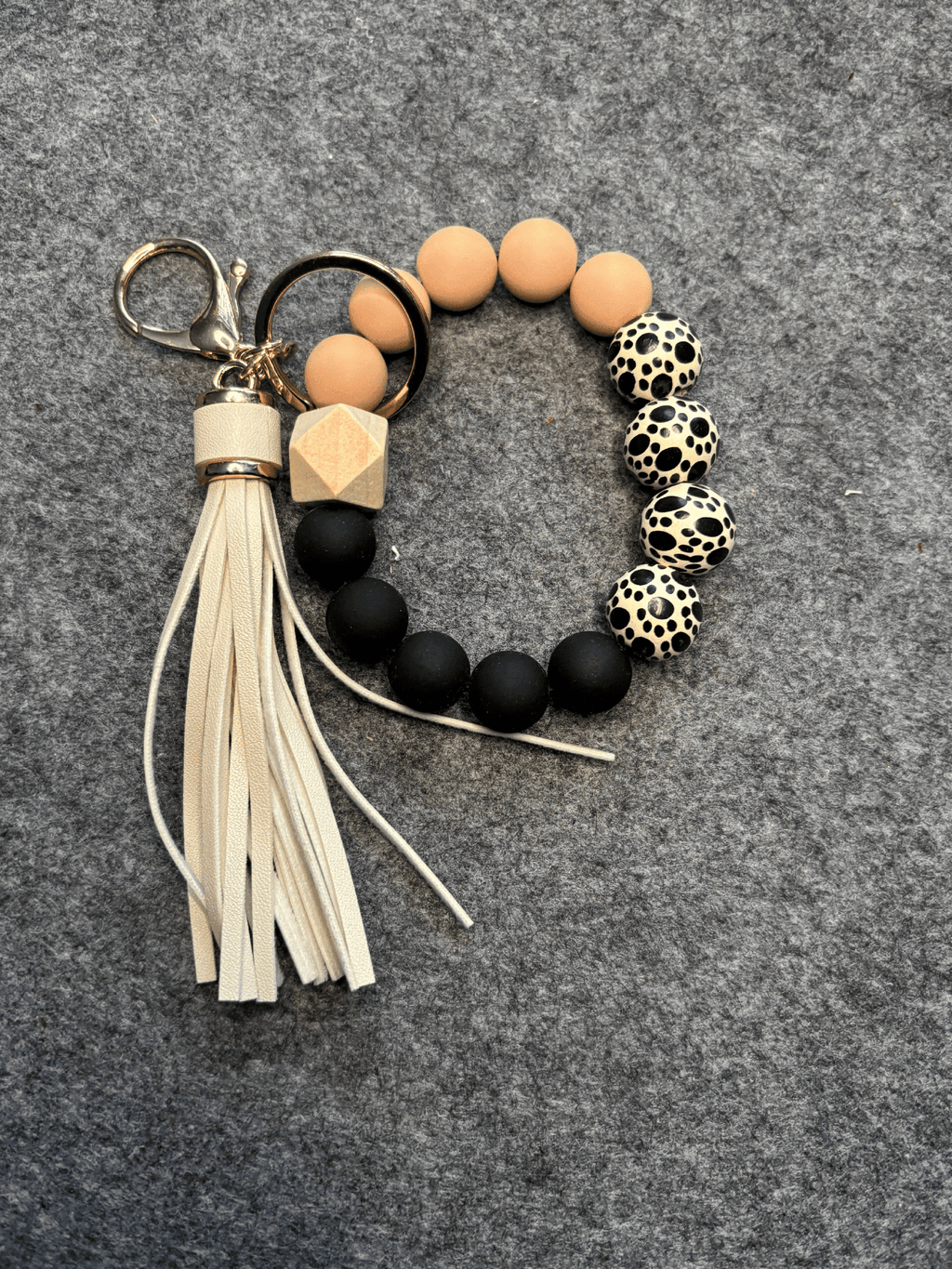 Nyckelring: Armband med hundtass pärlor Nyckelringar