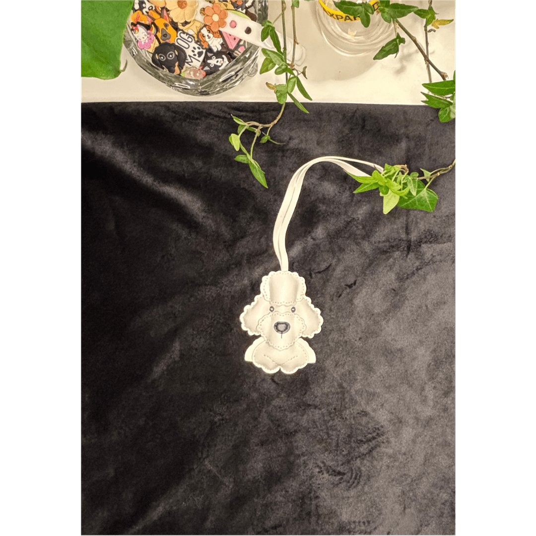 Väsksmycke Pudel PU läder 